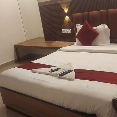 Capital O 69831 Hotel Mount Heera Chennai Exteriör bild
