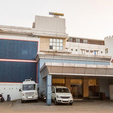 Capital O 69831 Hotel Mount Heera Chennai Exteriör bild