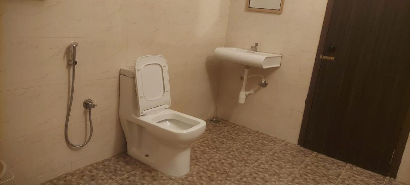 Capital O 69831 Hotel Mount Heera Chennai Exteriör bild