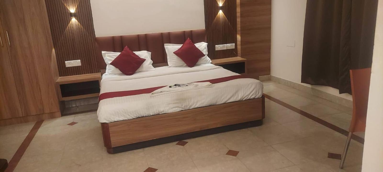 Capital O 69831 Hotel Mount Heera Chennai Exteriör bild