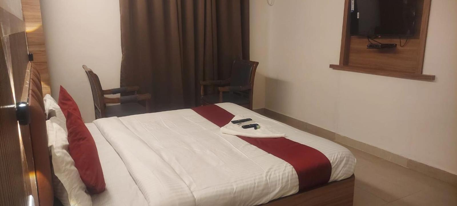 Capital O 69831 Hotel Mount Heera Chennai Exteriör bild