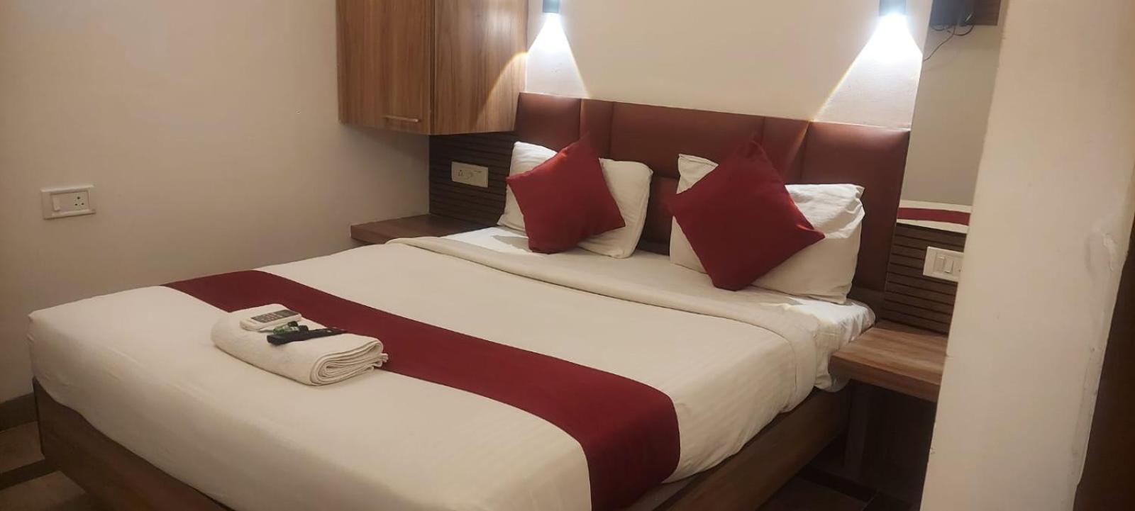 Capital O 69831 Hotel Mount Heera Chennai Exteriör bild