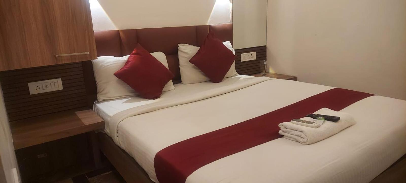 Capital O 69831 Hotel Mount Heera Chennai Exteriör bild