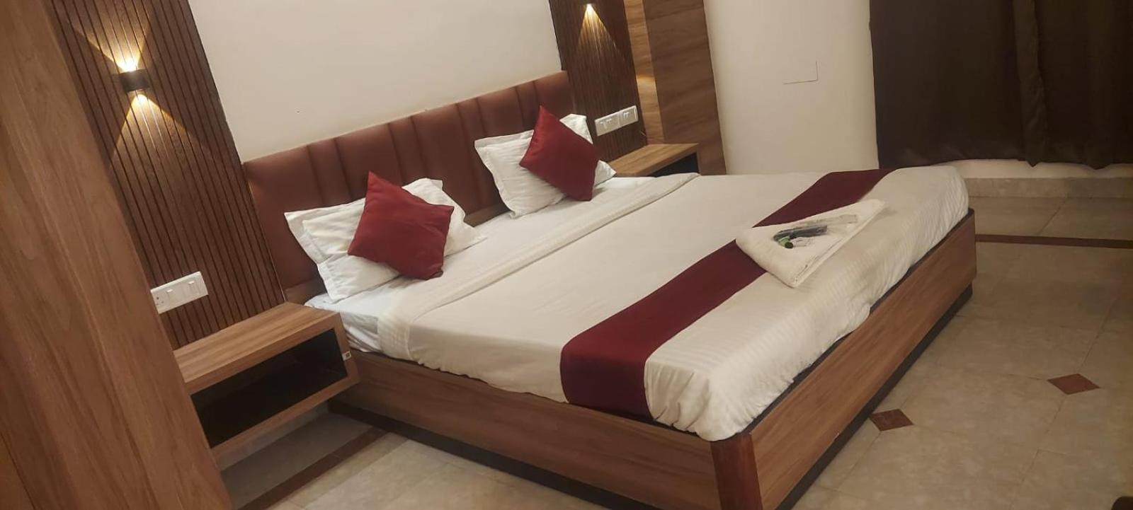 Capital O 69831 Hotel Mount Heera Chennai Exteriör bild