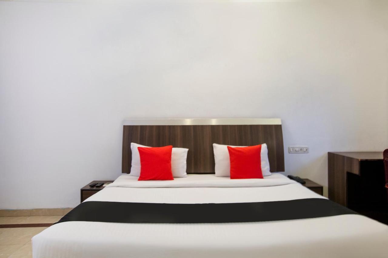 Capital O 69831 Hotel Mount Heera Chennai Exteriör bild