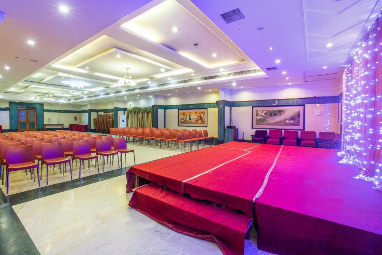 Capital O 69831 Hotel Mount Heera Chennai Exteriör bild